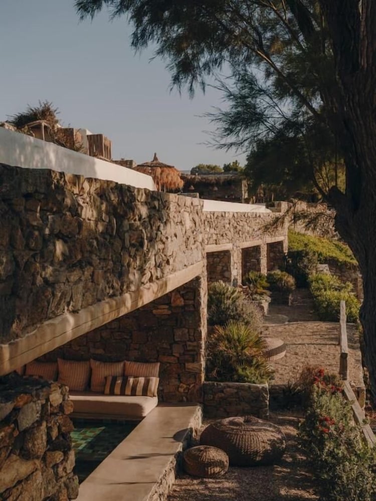 The Wild By Interni — Hotel building in Kalafatis, South Aegean