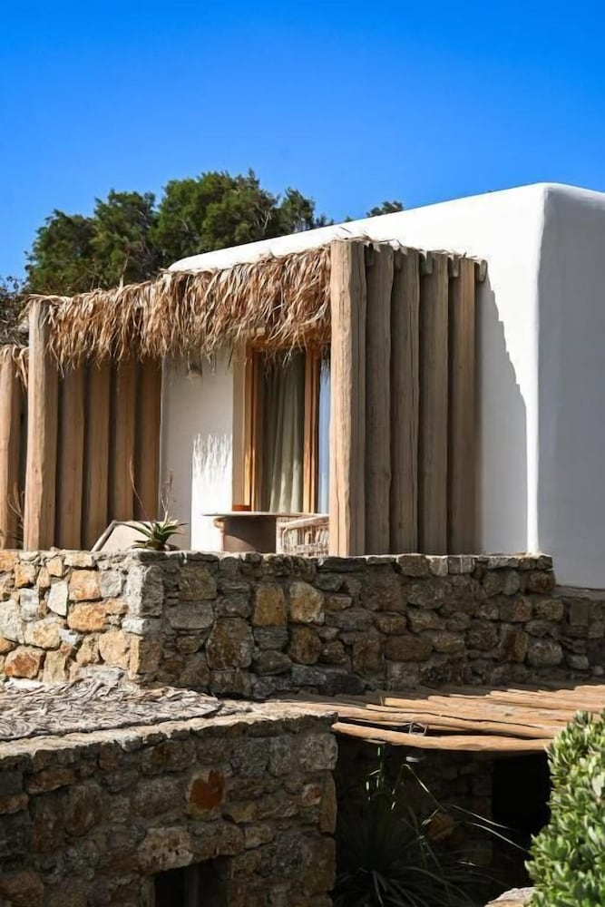 The Wild By Interni — Hotel building in Kalafatis, South Aegean