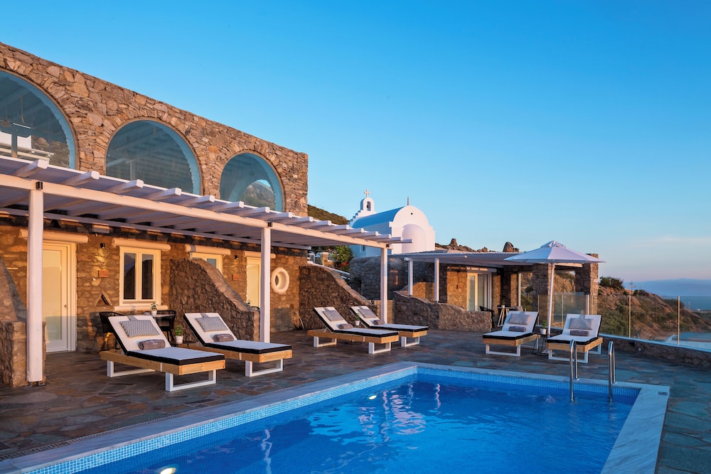 Mykonos No5 — Swimming pool in Ornos, South Aegean
