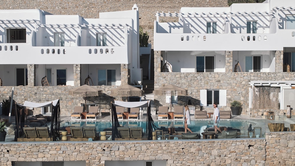 Mykonos No5 — Hotel building in Ornos, South Aegean