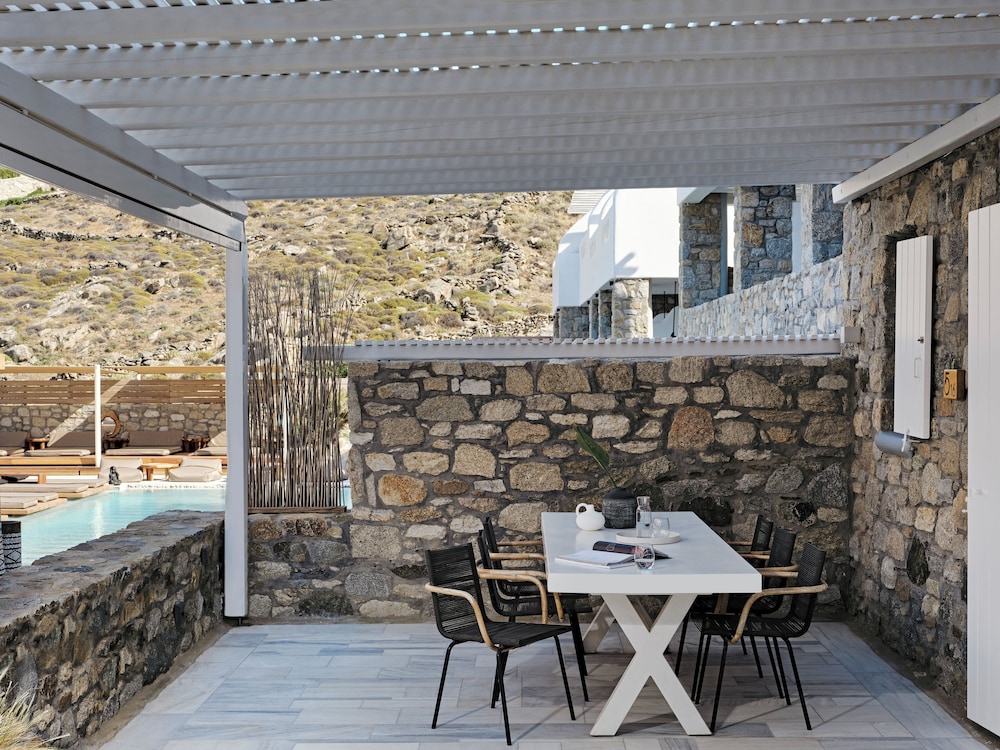 Mykonos No5 — Restaurant & bars in Ornos, South Aegean