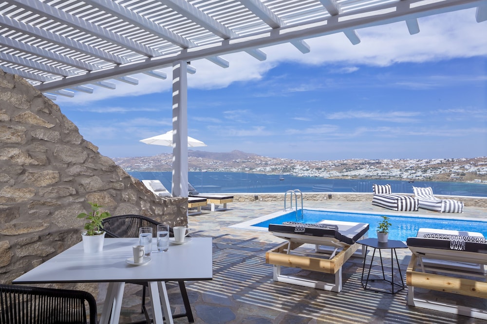 Mykonos No5 — Swimming pool in Ornos, South Aegean
