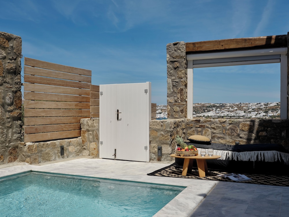 Mykonos No5 — Swimming pool in Ornos, South Aegean