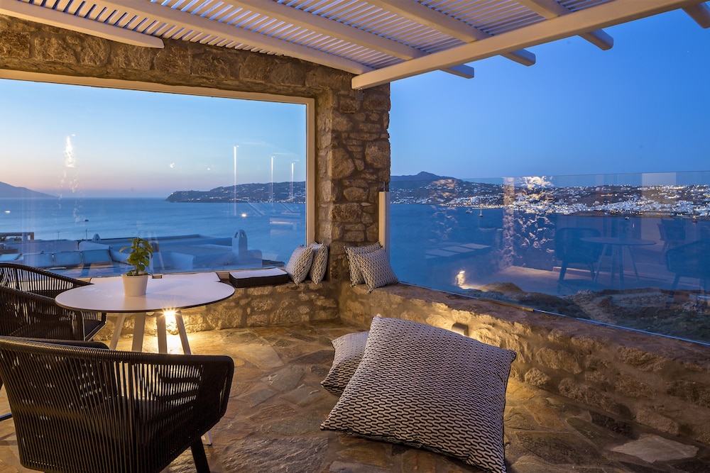 Mykonos No5 — Hotel building in Ornos, South Aegean