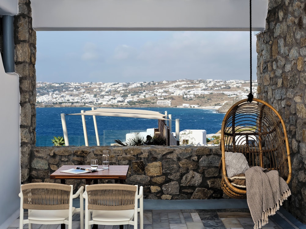 Mykonos No5 — Restaurant & bars in Ornos, South Aegean