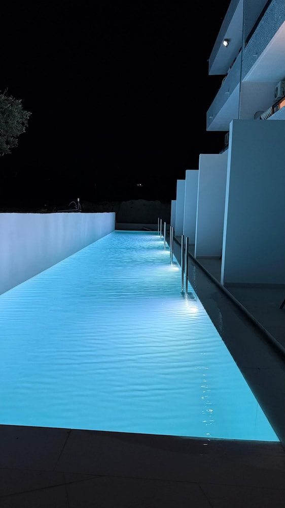 Nikos BnB — Swimming pool in Faliraki, South Aegean