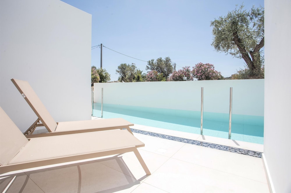 Nikos BnB — Swimming pool in Faliraki, South Aegean