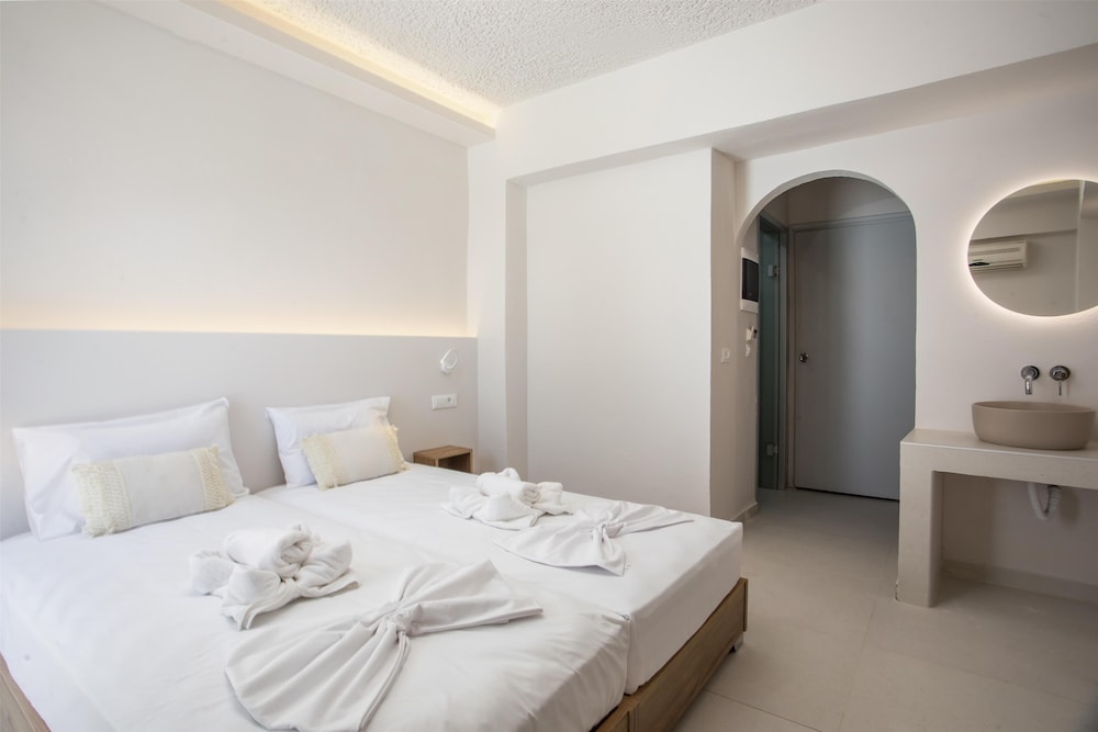 Nikos BnB — Hotel rooms in Faliraki, South Aegean