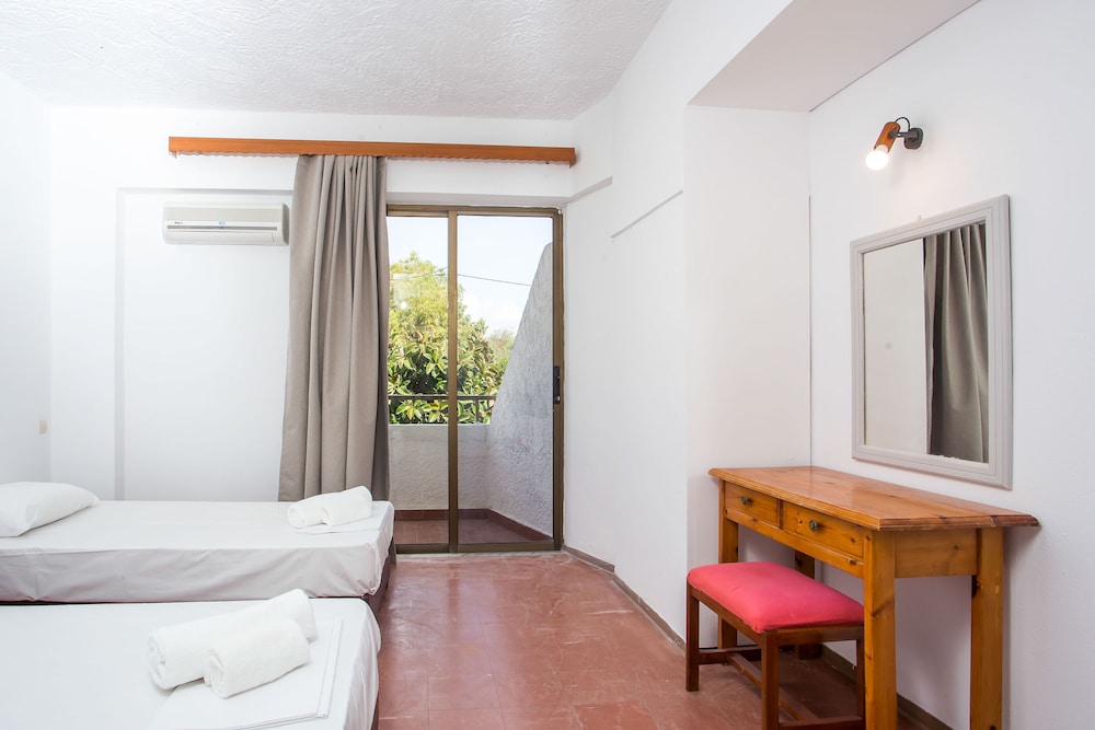 Nikos BnB — Hotel rooms in Faliraki, South Aegean