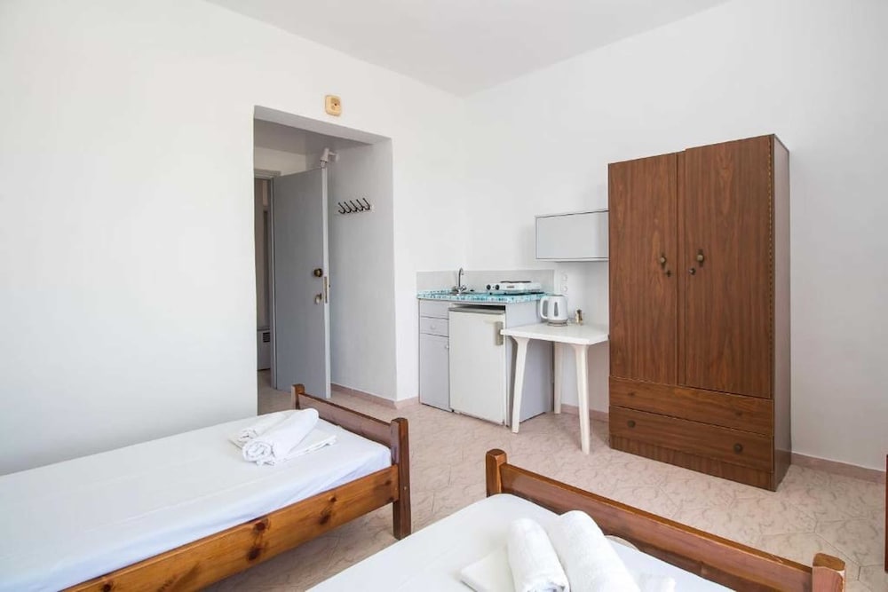 Nikos BnB — Hotel rooms in Faliraki, South Aegean