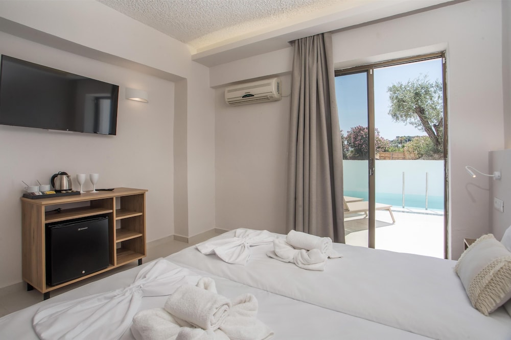 Nikos BnB — Hotel rooms in Faliraki, South Aegean
