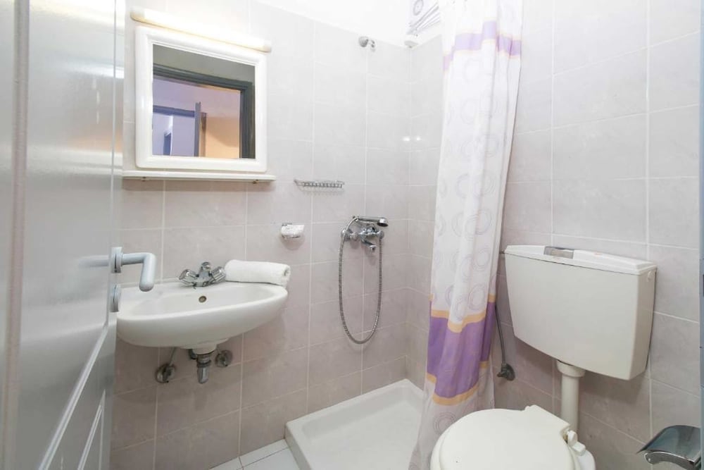Nikos BnB — Hotel rooms in Faliraki, South Aegean