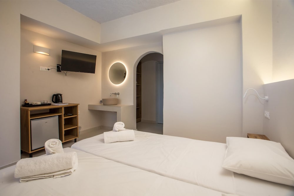 Nikos BnB — Hotel rooms in Faliraki, South Aegean