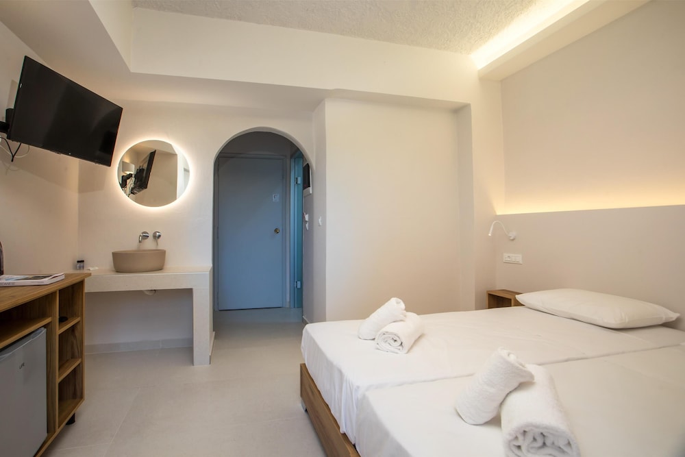 Nikos BnB — Hotel rooms in Faliraki, South Aegean