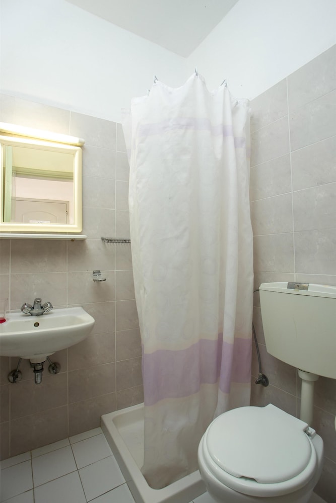 Nikos BnB — Hotel rooms in Faliraki, South Aegean
