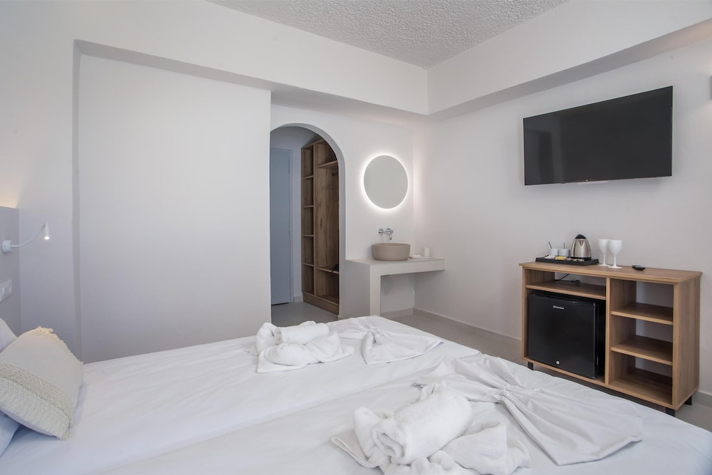 Nikos BnB — Hotel rooms in Faliraki, South Aegean
