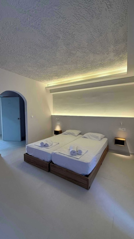 Nikos BnB — Hotel rooms in Faliraki, South Aegean