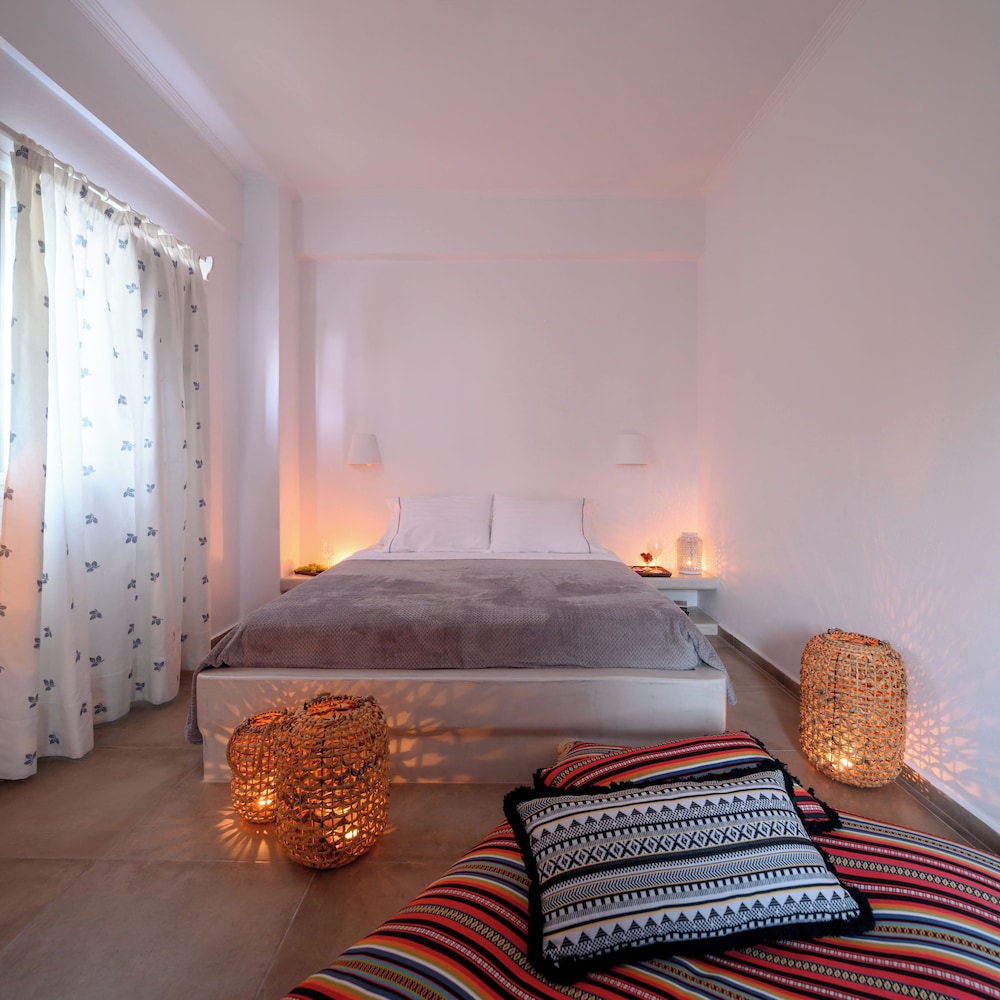Selini Hotel — Hotel rooms in Kamari, South Aegean
