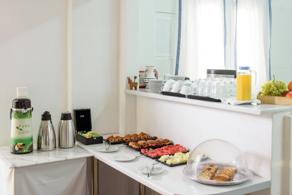 Selini Hotel — Restaurant & bars in Kamari, South Aegean