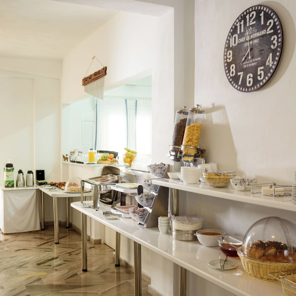 Selini Hotel — Restaurant & bars in Kamari, South Aegean
