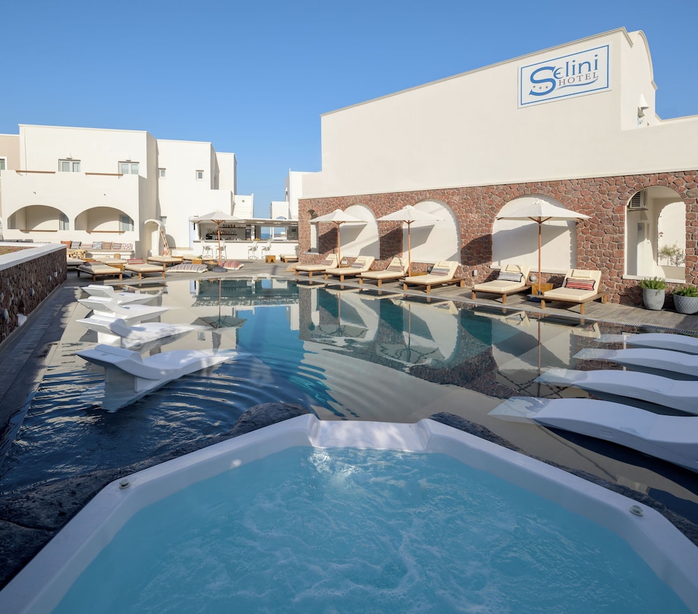 Selini Hotel — Swimming pool in Kamari, South Aegean