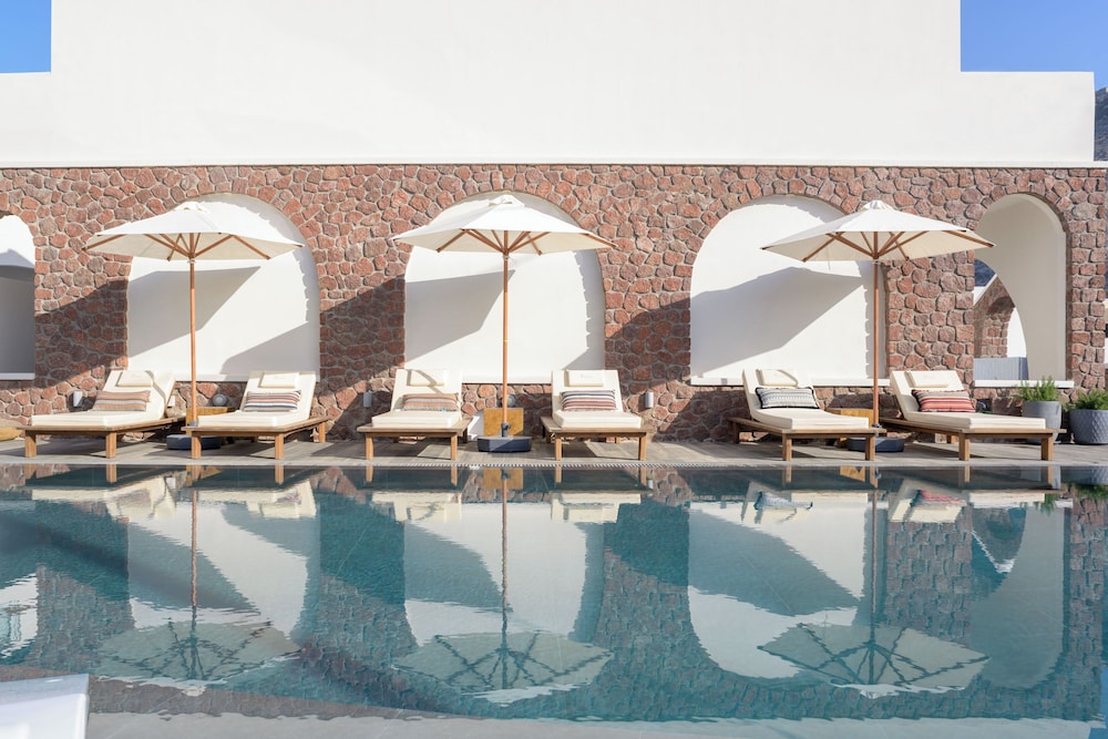 Selini Hotel — Swimming pool in Kamari, South Aegean