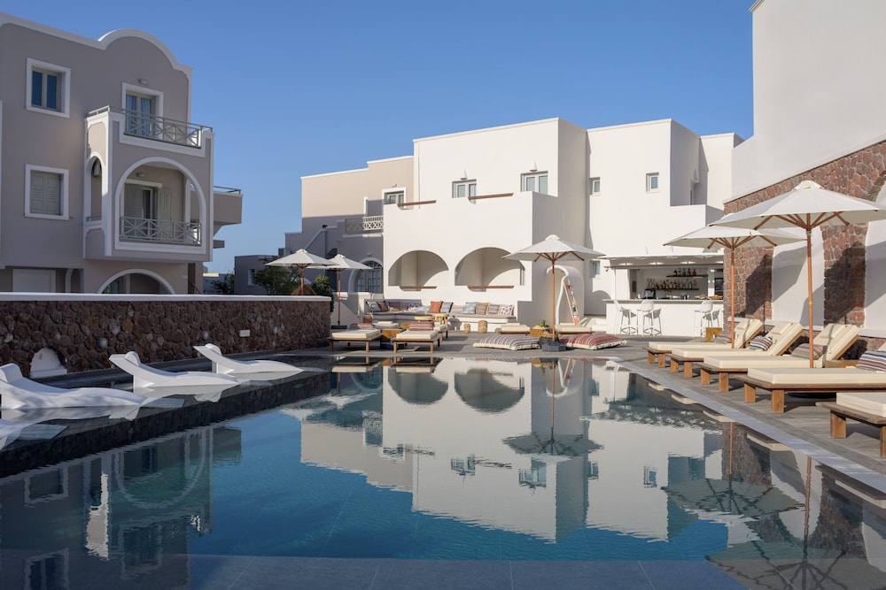 Selini Hotel — Swimming pool in Kamari, South Aegean
