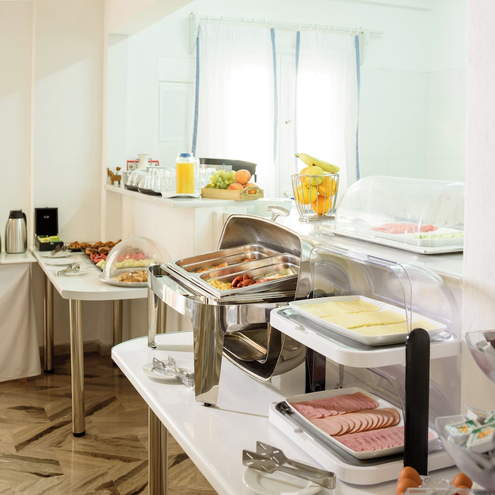 Selini Hotel — Restaurant & bars in Kamari, South Aegean