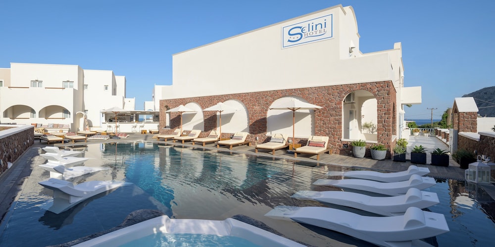 Selini Hotel — Swimming pool in Kamari, South Aegean