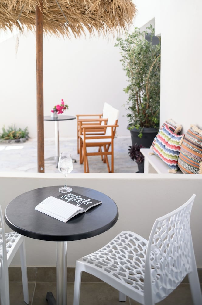 Selini Hotel — Restaurant & bars in Kamari, South Aegean