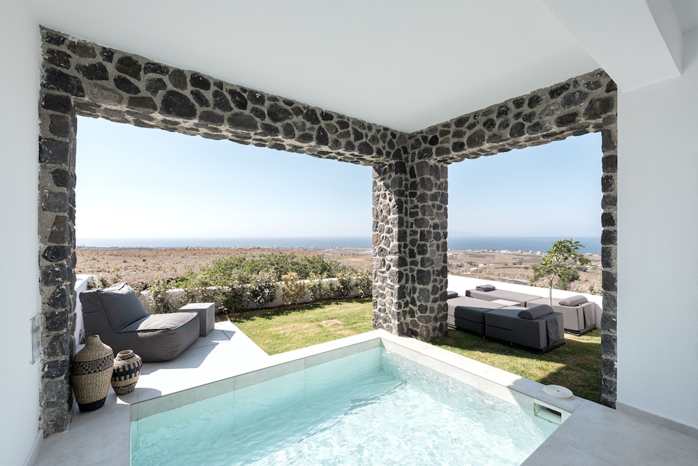 Secret View Hotel — Swimming pool in Oia, South Aegean