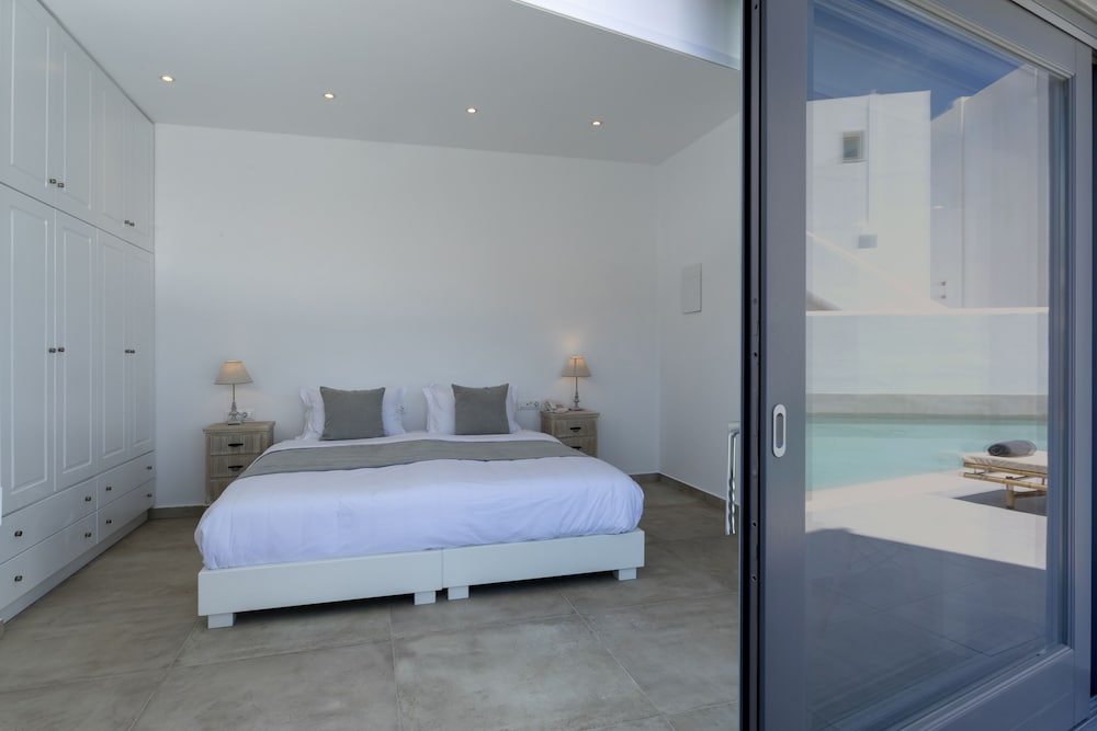 Secret View Hotel — Hotel rooms in Oia, South Aegean