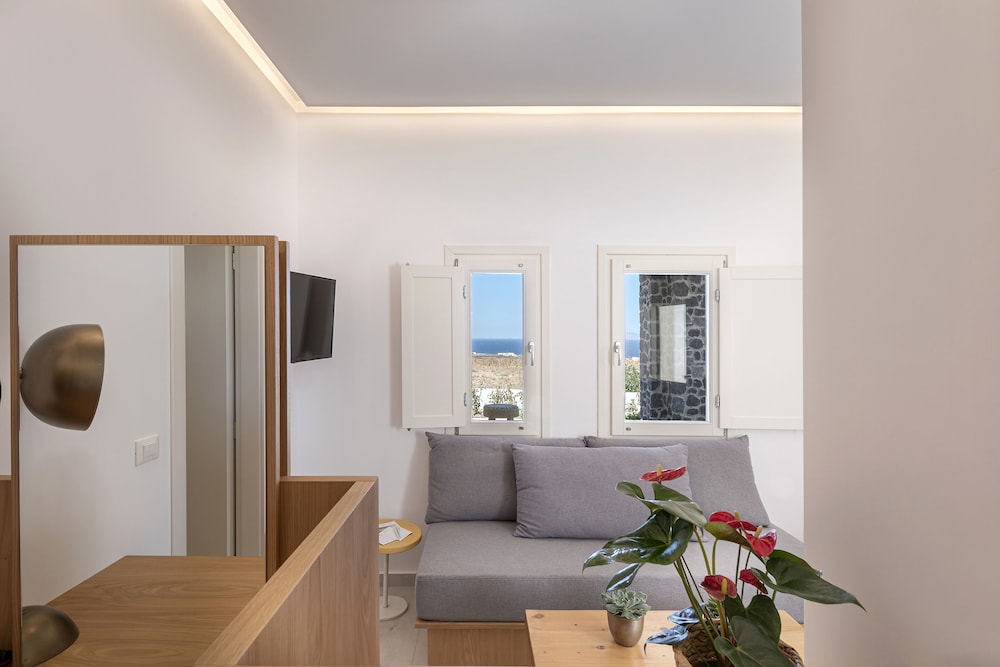 Secret View Hotel — Hotel rooms in Oia, South Aegean