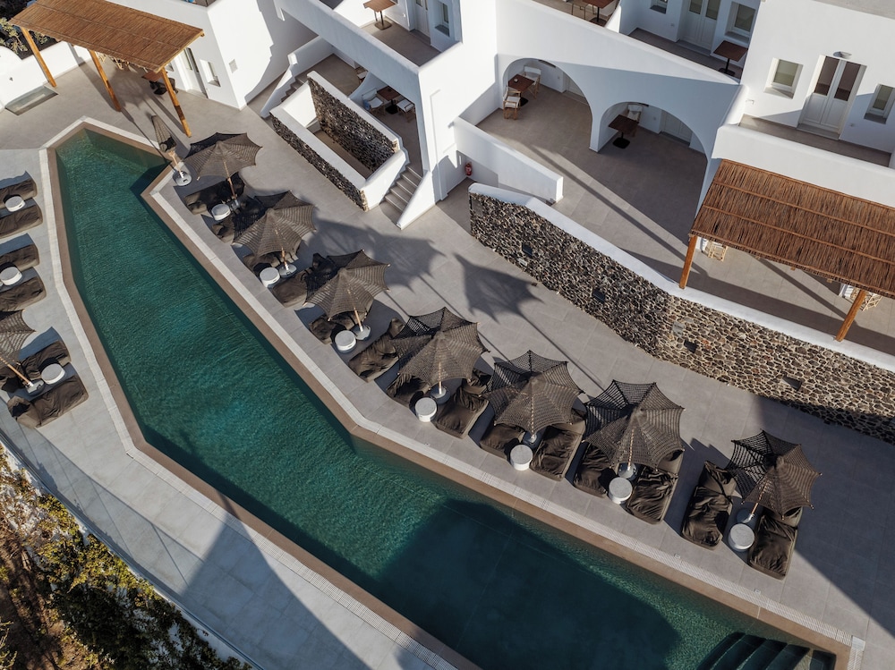 Secret View Hotel — Swimming pool in Oia, South Aegean