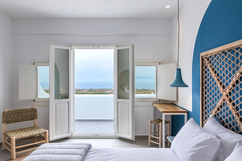 Secret View Hotel — Hotel rooms in Oia, South Aegean