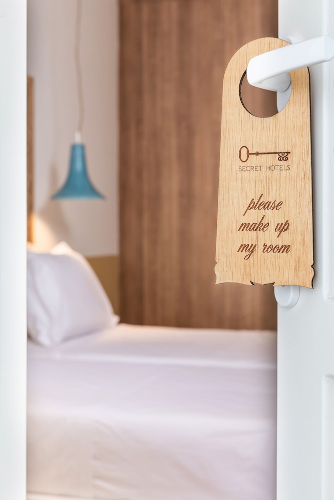 Secret View Hotel — Hotel rooms in Oia, South Aegean