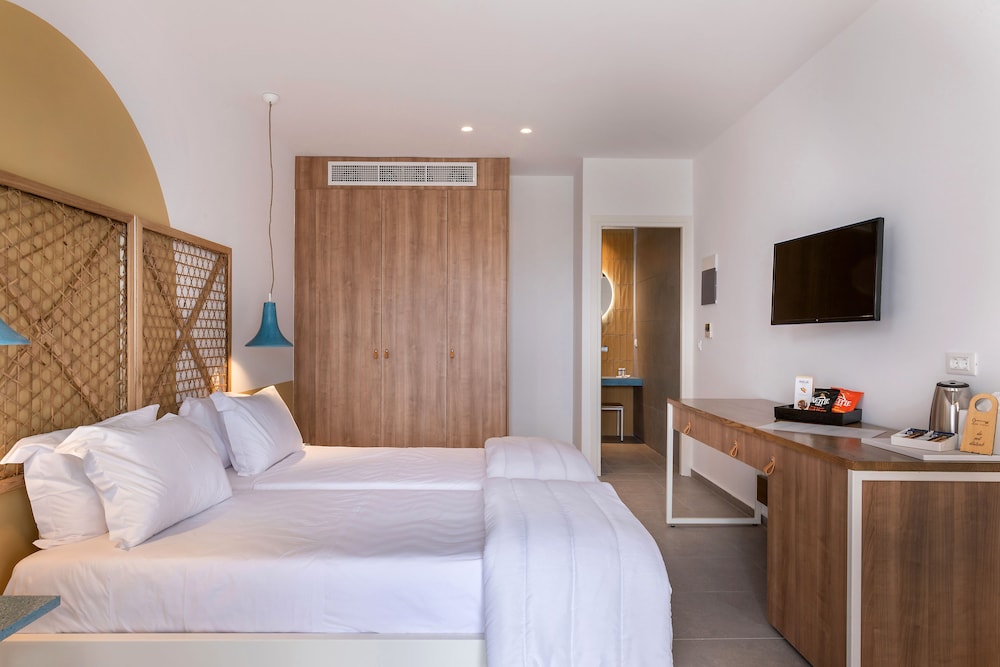 Secret View Hotel — Hotel rooms in Oia, South Aegean