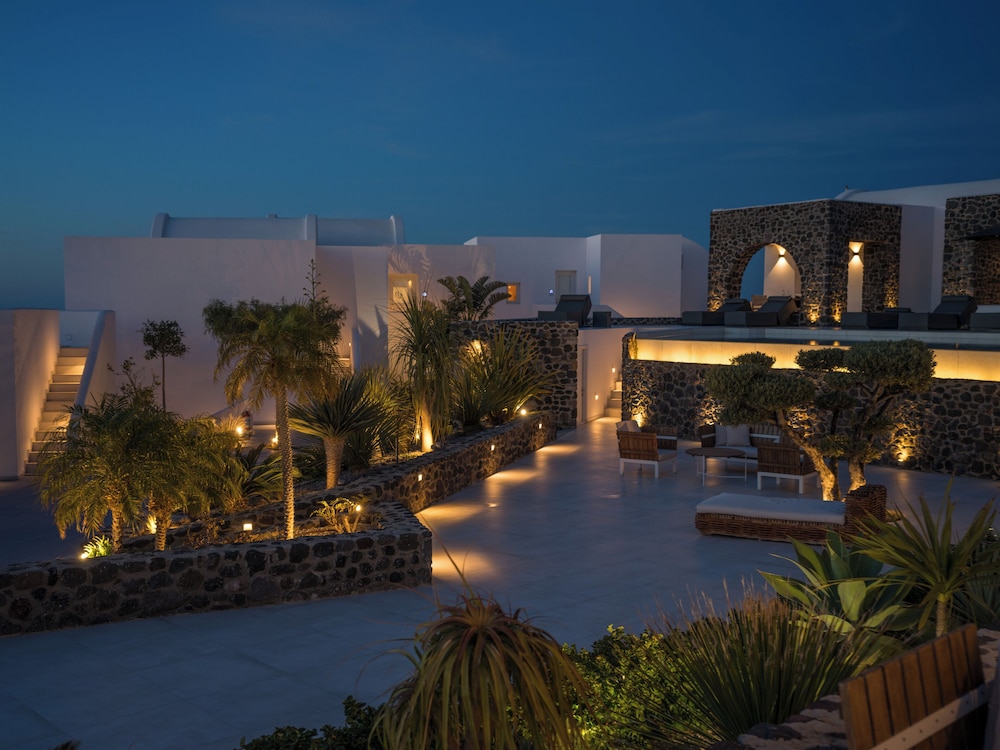 Secret View Hotel — Hotel building in Oia, South Aegean