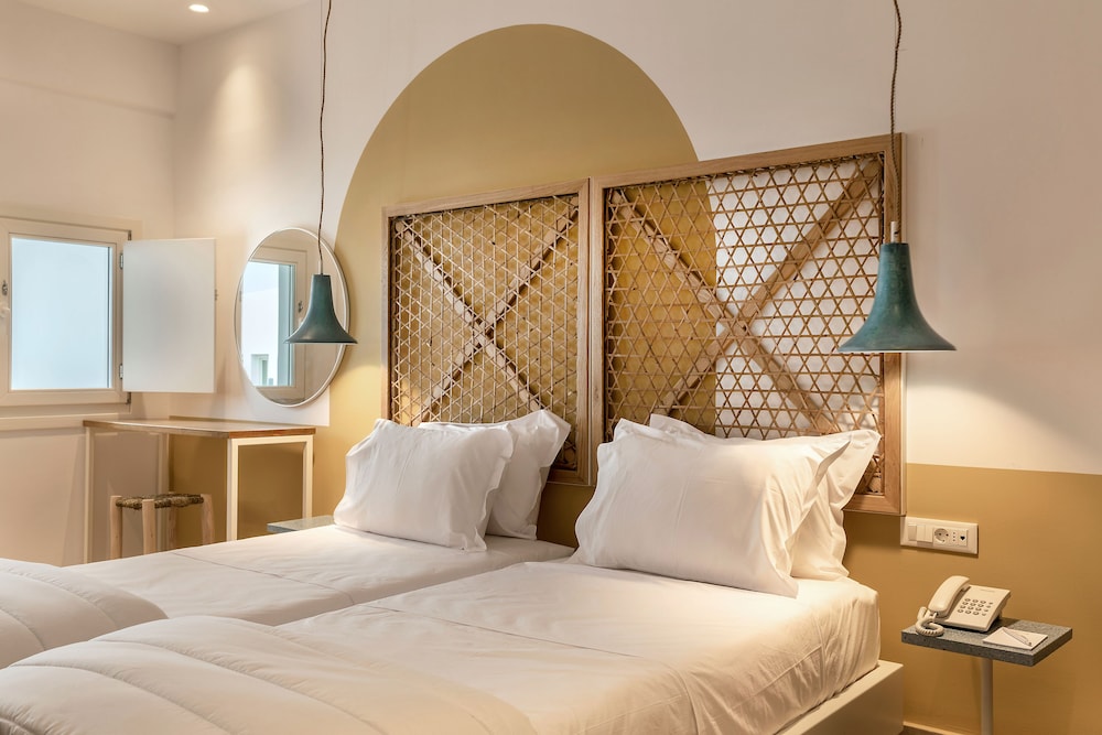 Secret View Hotel — Hotel rooms in Oia, South Aegean