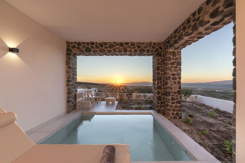 Secret View Hotel — Hotel rooms in Oia, South Aegean
