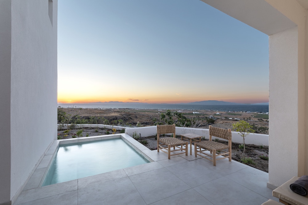 Secret View Hotel — Swimming pool in Oia, South Aegean