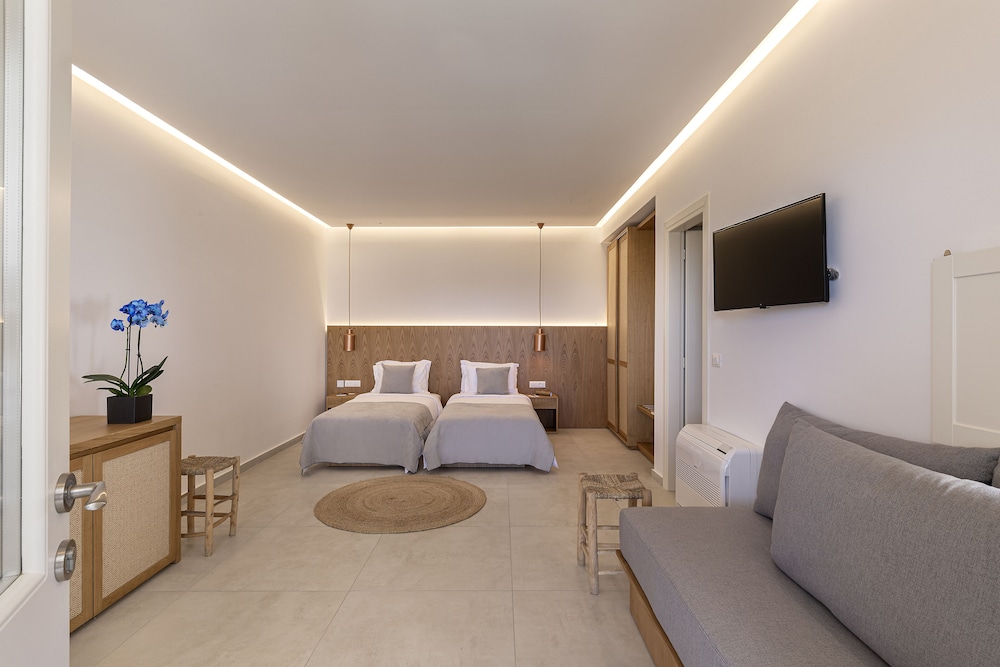 Secret View Hotel — Hotel rooms in Oia, South Aegean