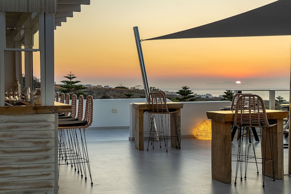 Secret View Hotel — Restaurant & bars in Oia, South Aegean