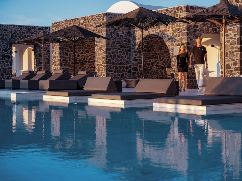 Secret View Hotel — Swimming pool in Oia, South Aegean