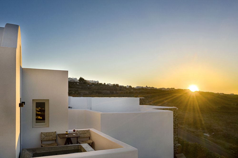 Secret View Hotel — Hotel building in Oia, South Aegean