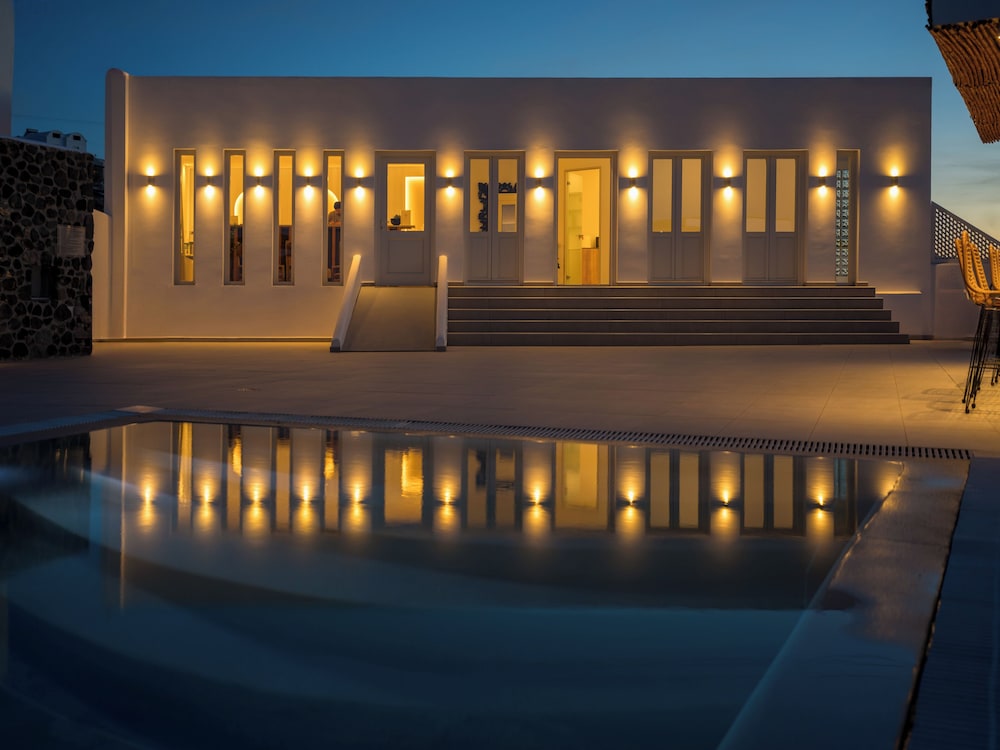 Secret View Hotel — Hotel building in Oia, South Aegean