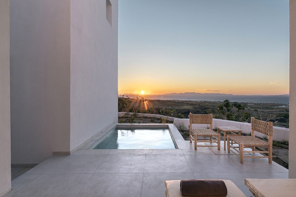 Secret View Hotel — Swimming pool in Oia, South Aegean