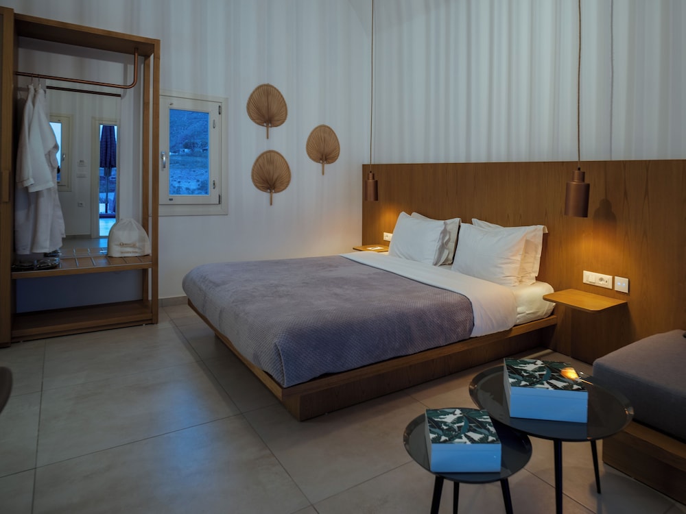 Secret View Hotel — Hotel rooms in Oia, South Aegean