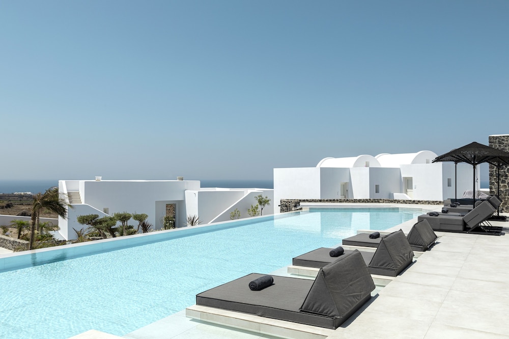 Secret View Hotel — Swimming pool in Oia, South Aegean