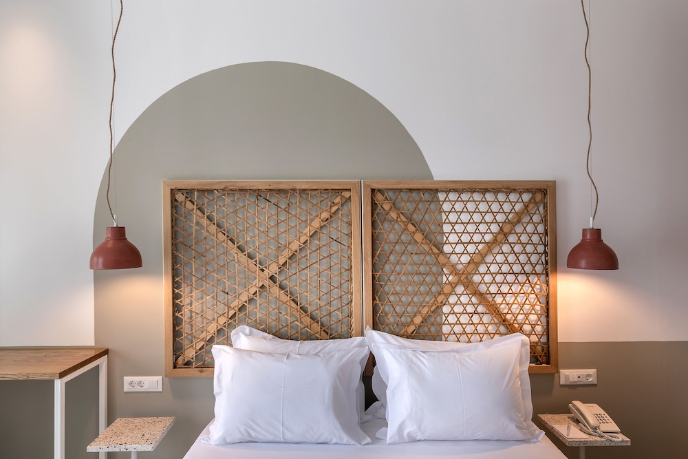 Secret View Hotel — Hotel rooms in Oia, South Aegean